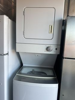 Whirlpool Thin Twin Washer Dryer. 24  Inch 