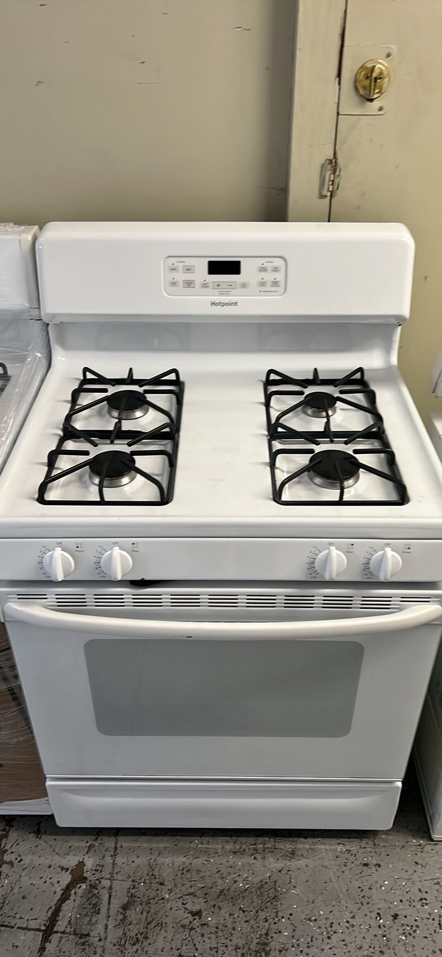 Hot Point 30”Wide Gas Range Stove In White