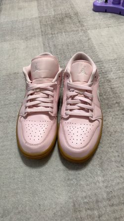 Air Jordan 1 Low “Arctic Pink Gum” (Women’s).