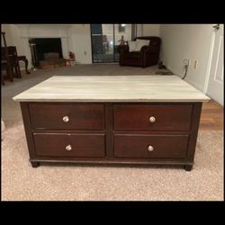 Excellent condition large used coffee table.