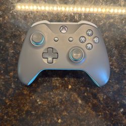 Xbox One Controller – Gray with Blue Trim