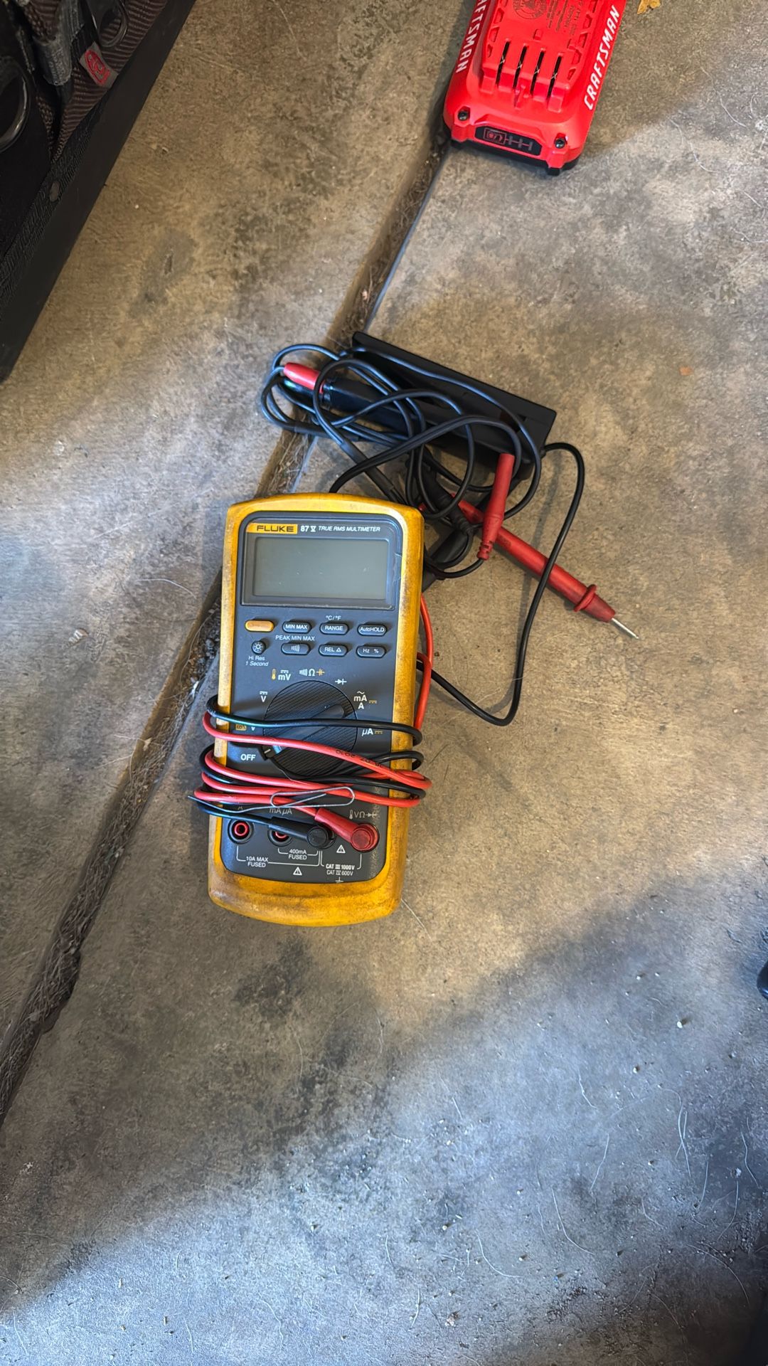 Fluke 87V Industrial Digital Multimeter, For Advanced Troubleshooting, Measures 1000 V AC/DC, Peak Min/Max, Low Pass Filter, Includes TL75 Test Leads,