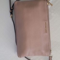 Purse. Michael Kors 20.00 Genuin Soft Leather. 