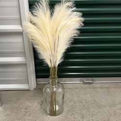 Glass Vase With Pampas Grass