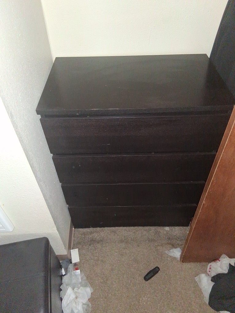 Dresser Four Drawers 
