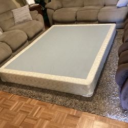 QUEEN SIZE BOX SPRING IN VERY GOOD CONDITION MADE BY ORIGINAL FACTORY COMPANY 