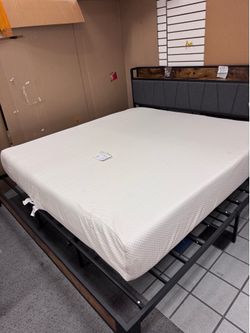 king bed 💲150and mattress 💲100