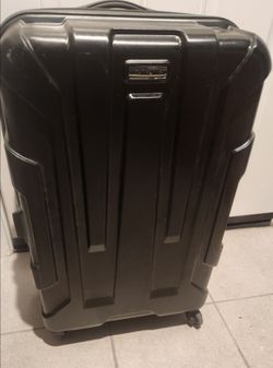 Pittsburg: Like new 360 wheeled suitcase 26" tall