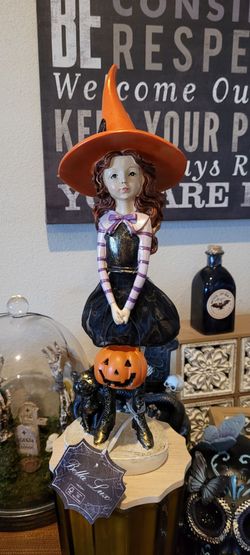 Bella Lux Halloween Witch Figurine