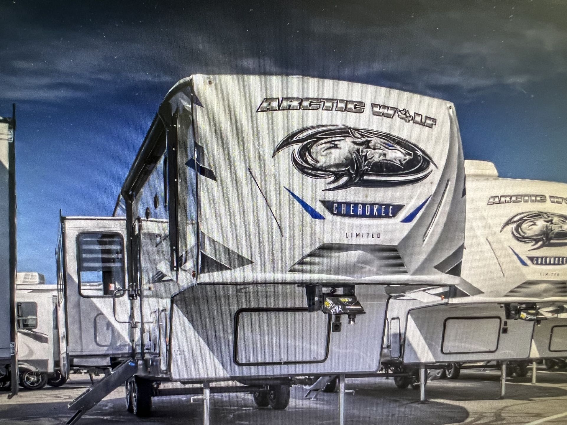 2022 ARTIC WOLF 291Rl 5/wheel