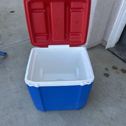 Igloo 60 Qt Rolling Cooler 