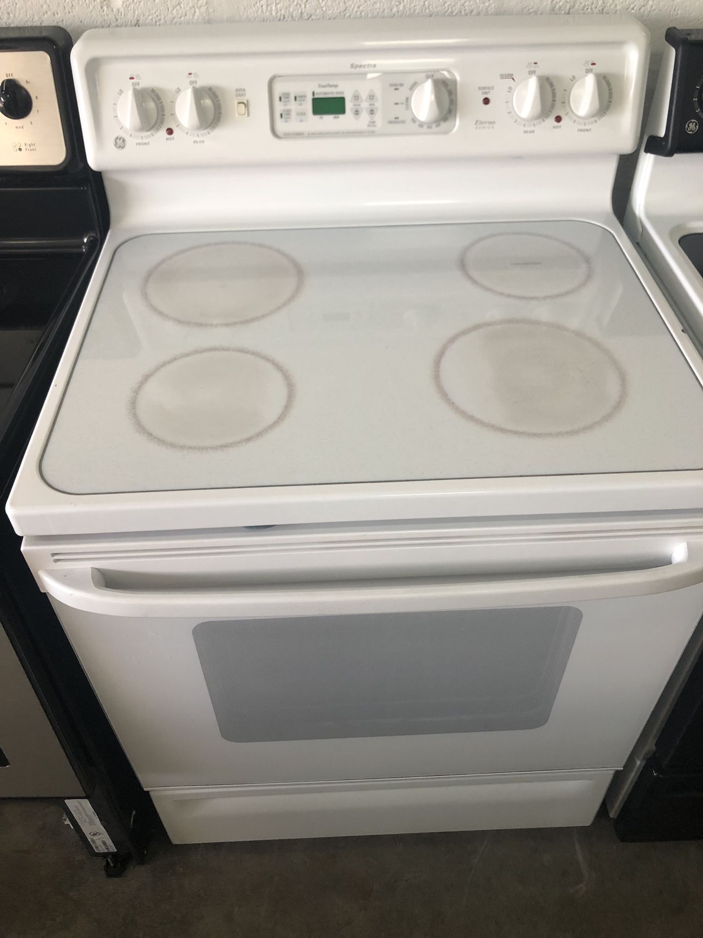 Espectra stove Works great and warranty for 3 month Funcionando bien y garantía de 3 meses Delivery and installation available (plus) Entrega eh inst