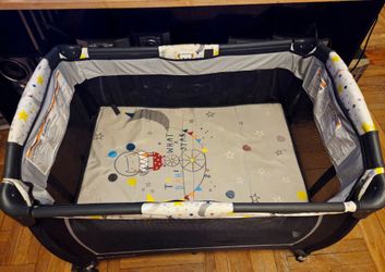 Baby Trend Snooze Deluxe and Nursey Center