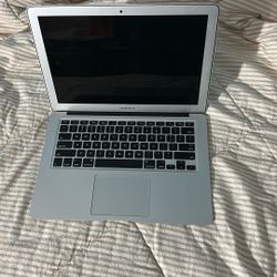 2015 MacBook Air A1466 - 13", 1.6GHz i5, 4GB RAM, 256GB SSD, Silver