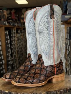 MEN’S WESTERN BOOTS / BOTAS VAQUERAS PARA HOMBRE  🔸️🔸️MEN’S WESTERN BOOTS🔸️🔸️ ▪️DIFFERENT SIZES AVAILABLE.   ▪️ WE SHIP TO ALL UNITED STATES. ▪️ O