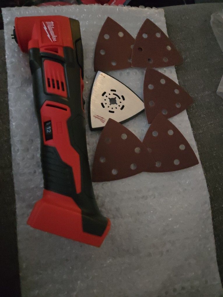 MILWAUKEE M18 MULTY-TOOL (TOOL ONLY) PRICE IS FIRM 