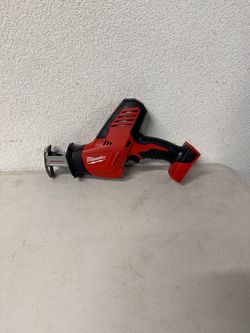 📌Milwaukee M18 18V Lithium-Ion Cordless HACKZALL Reciprocating Saw (Tool-Only) 👉PRECIO FIRME 👉$80 usado