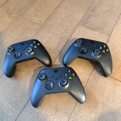Xbox Series X controllers