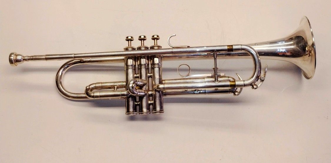 KING CLEVELAND 600 Silver TRUMPET for Sale in Los Angeles, CA OfferUp