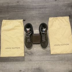 Louis Vuitton Mens High Top Vintage Suede Sneaker Size 7 Extra Laces/Dust Bag 