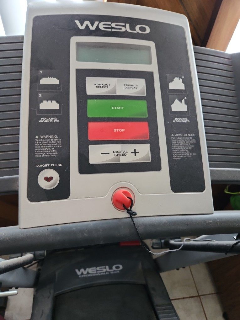 Digital Weslo Crosswalk 5.0t Treadmill for Sale in West Middletown PA OfferUp