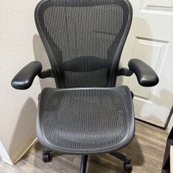 Herman Miller Aeron ( SIZE C ) FULLY LOADED !!