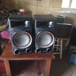 Those Are Top Of The Line Badass Speakers And That Is A JVC 6 Disc Music DVD Player Videos Plays Music And DVDs Works Good