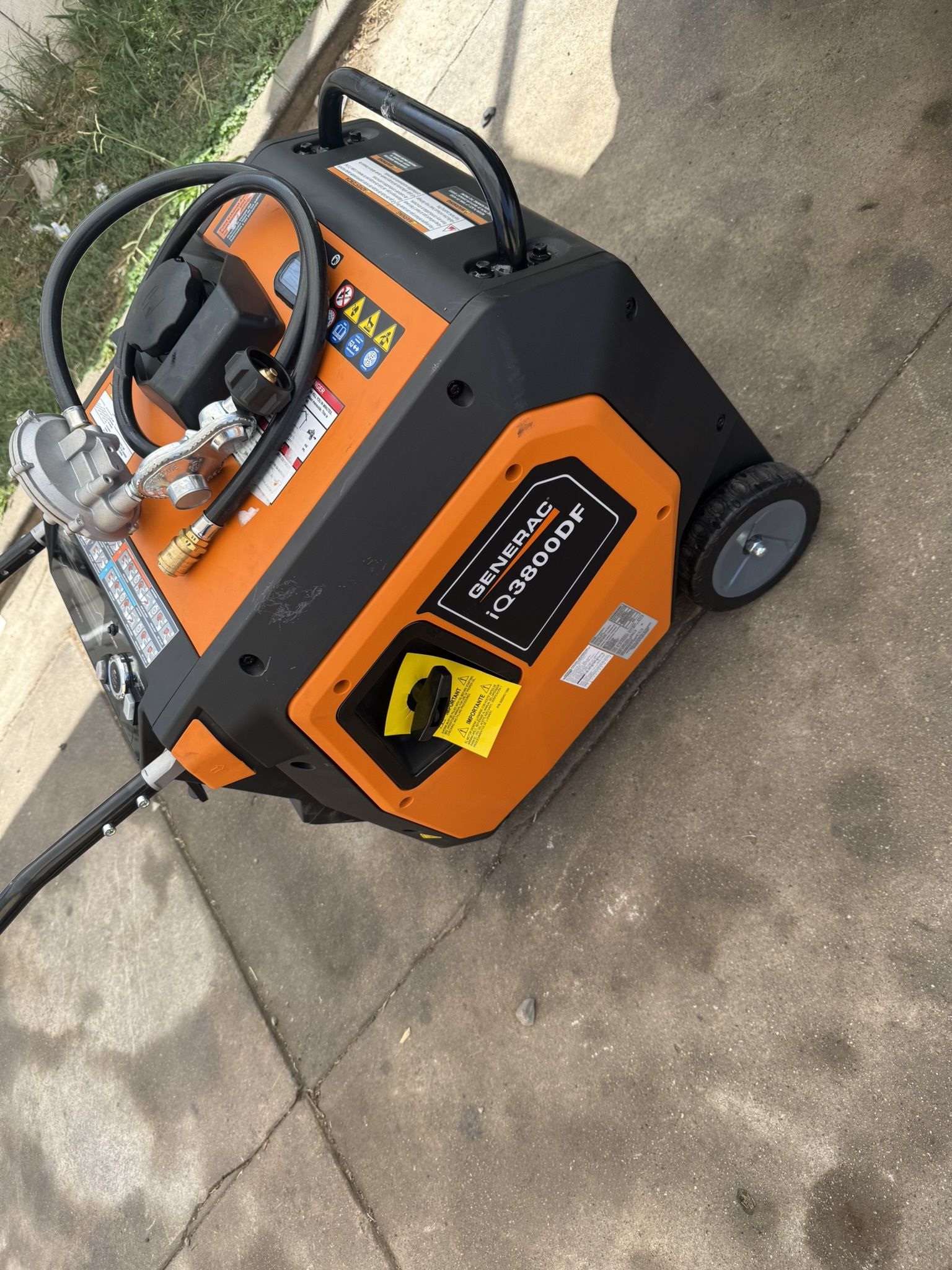 5200/3900-Watt Dual Fuel Inverter Generator, Fully Enclosed Case and Easy-To-Use
