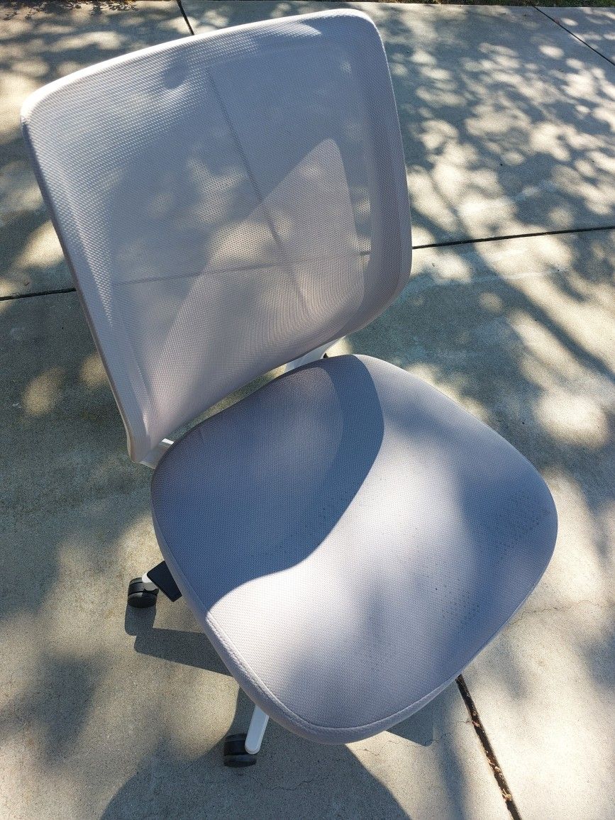 *Price Drop* Office / Desk Chair (White/Gray)