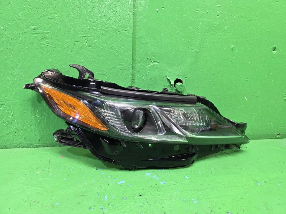 CAMRY 2018 2019 2020 HEADLIGHT OEM