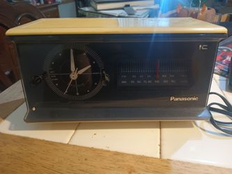 Vintage Clock Radio Panasonic model RC-6123