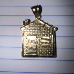 10k Solid Trap House pendant 