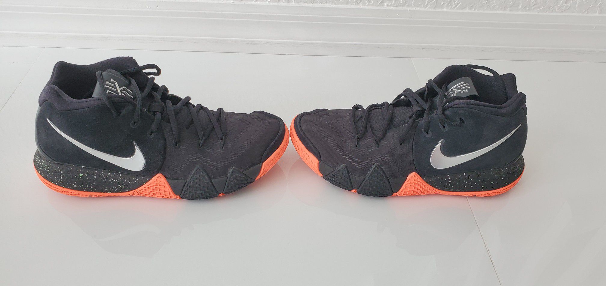 Nike Kyrie 4 Black/Metallic Silver Size 9 Basketball Shoes