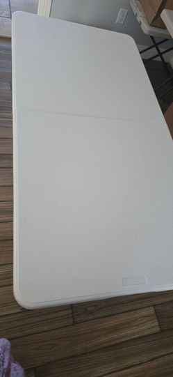 Lifetime 4 ft Folding Table – Like New