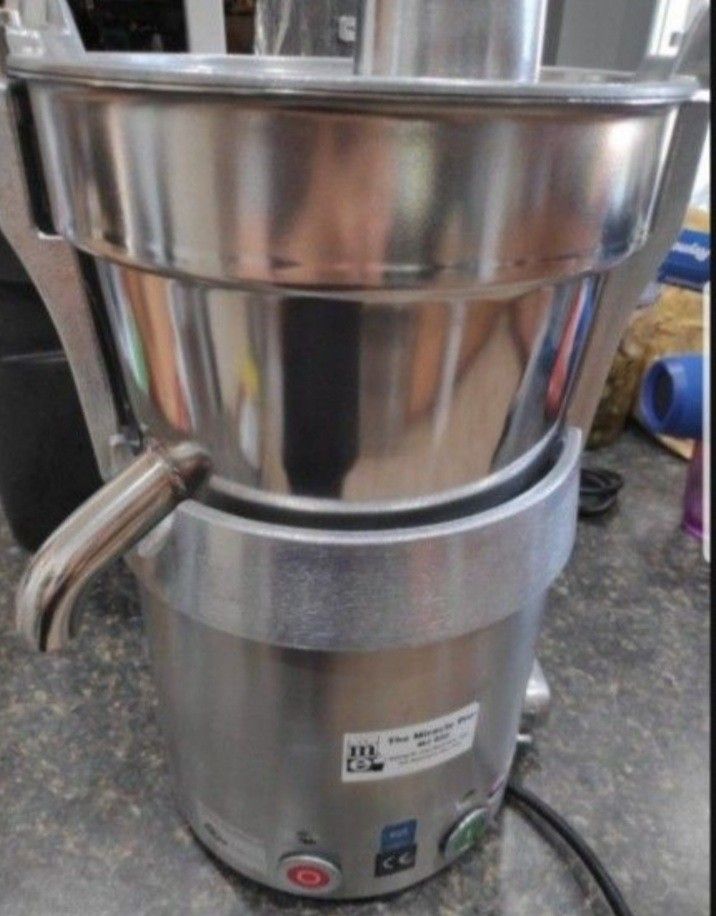 MJ800 Miracle Pro Commercial Juice Extractor SANTOS 28
