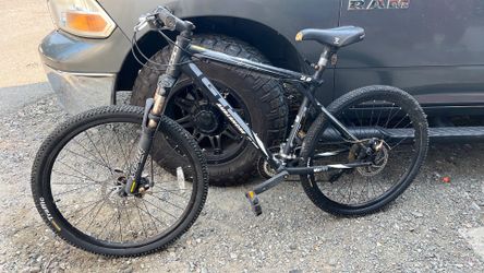 GT AVALANCHE 3.0 bike