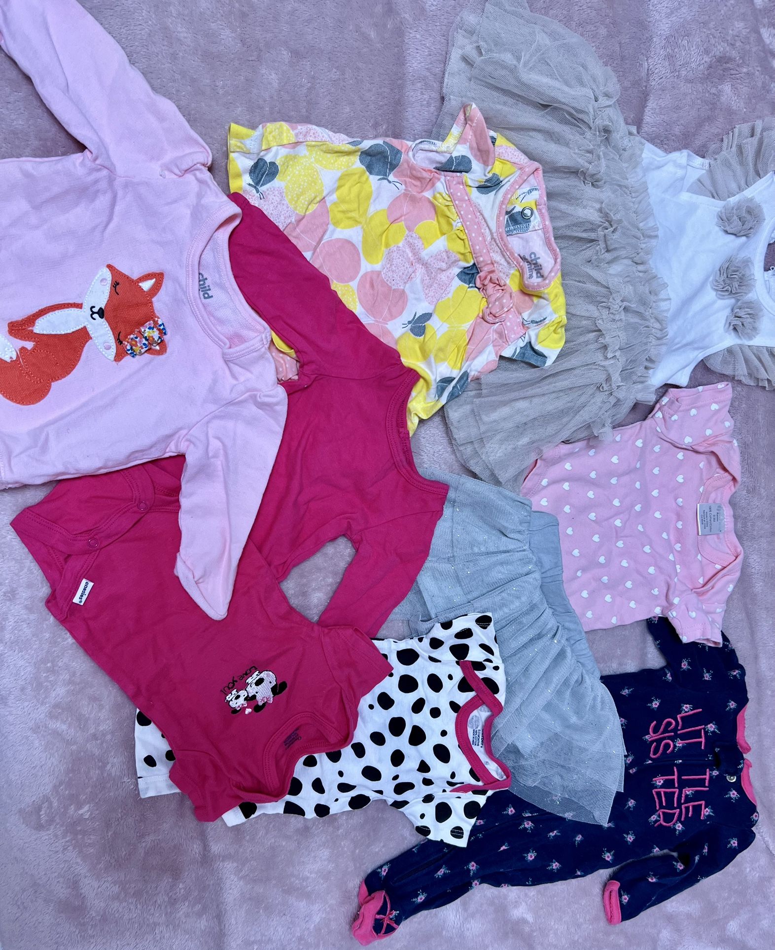 Assorted Bundle clothes size 0-3 months