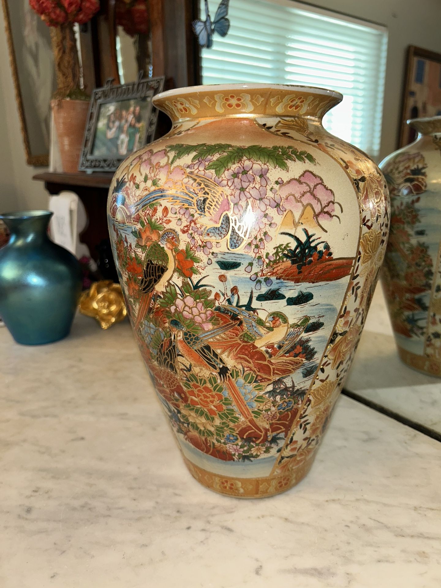 Vintage Satsuma Parrots Gold Gilding vase