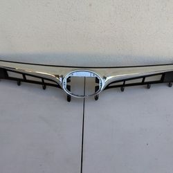 2013-2014-2015 Toyota Avalon Front Bumper Upper Grille OEM Used