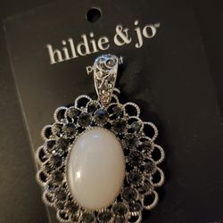 Hildie & Jo Pendent