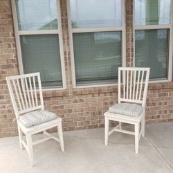 WHITE PATIO CHAIRS WITH CUSHIONS 