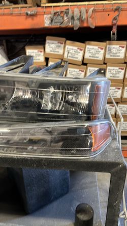 2003-2005 Chevy Colorado head lights $65 OBO for all 4 lights