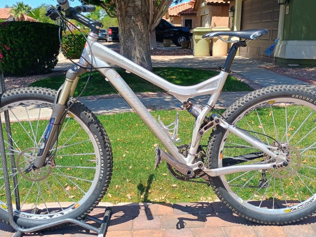 Specialized Stumpjumper Mountain Bike