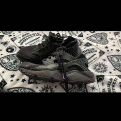 Nike Huraches Size 7