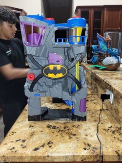  DC Batman Super Friends Batcave Playset 2011 