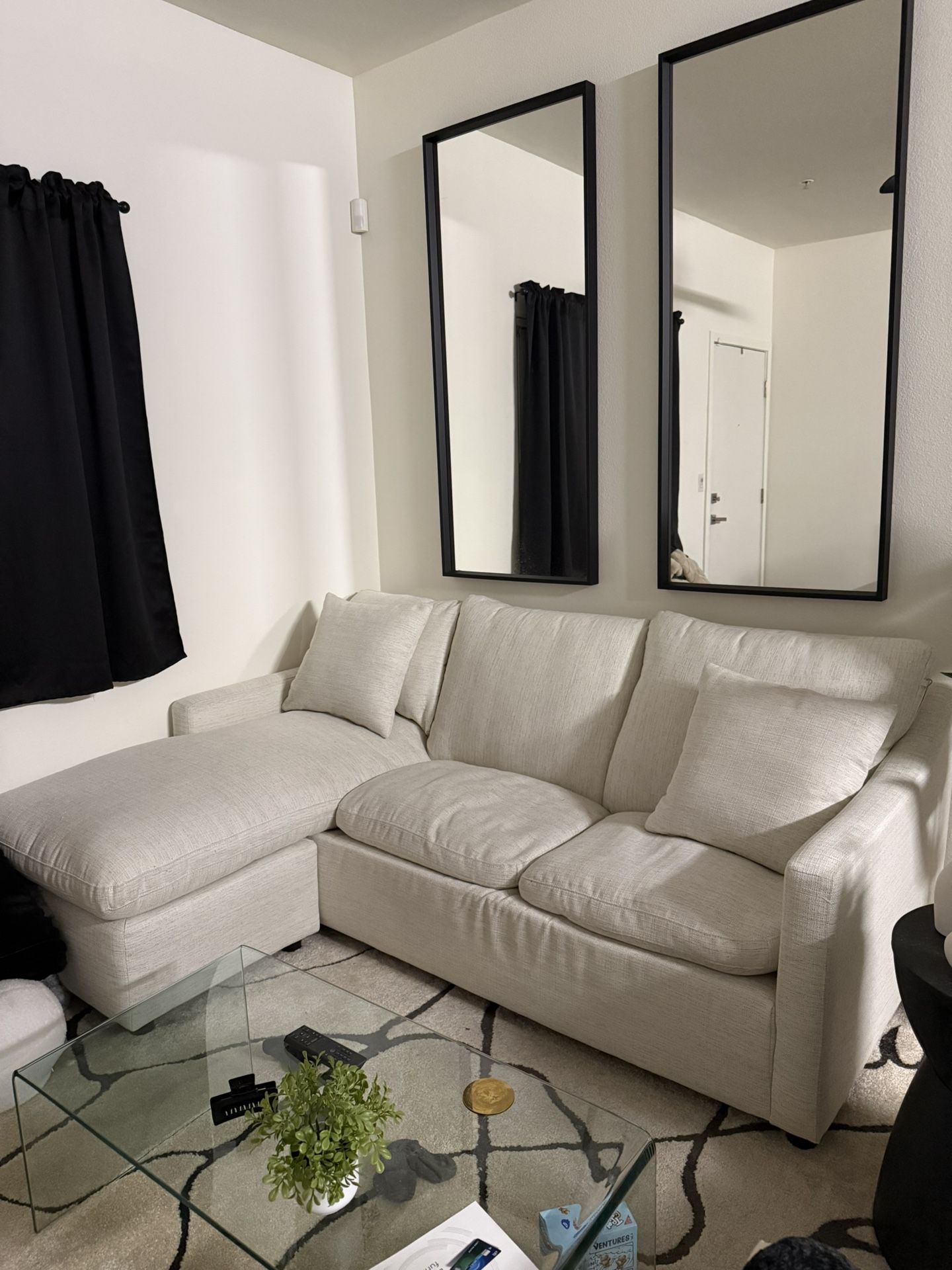 COZY WHITE SOFA W/REVERSIBLE CHAISE