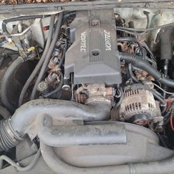 1999 GMC SIERRA 4X4 (Parts Only)