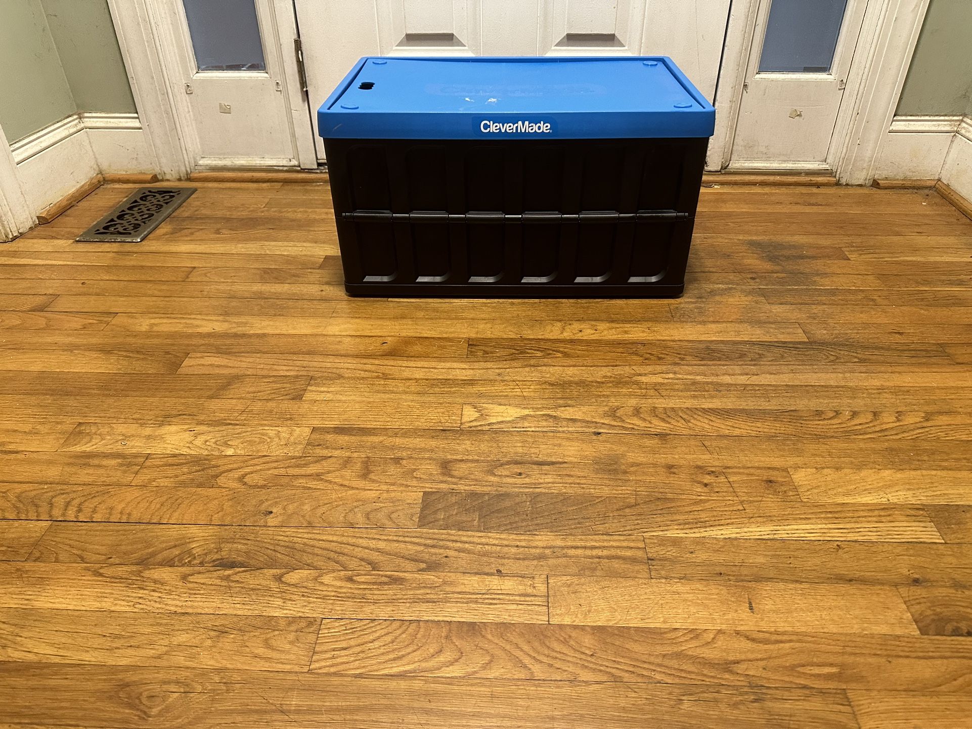 Storage Crate With A Lid