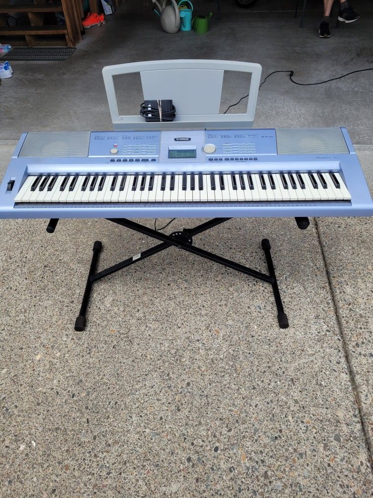 Yamaha DGX-203 Piano