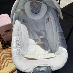 Baby Bouncer/vibrator  